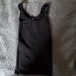 Skims Sculpting Tank in Onyx size s/m